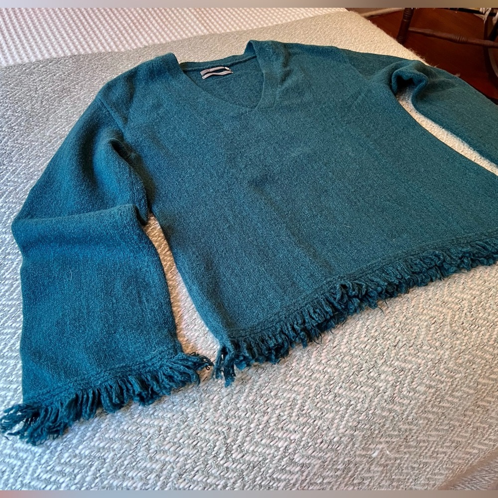 Anthropologie v-neck sweater in forest green. Nylon, wool and acrylic.